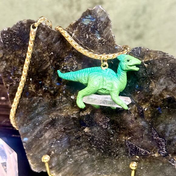 Handmade dinosaur necklace with raw quartz — crafted with soul and magic. - Picture 2 of 5